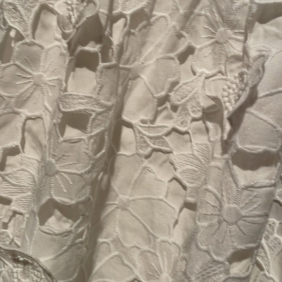 Storia White Lace Dress with Floral Design - Picture 3 of 6